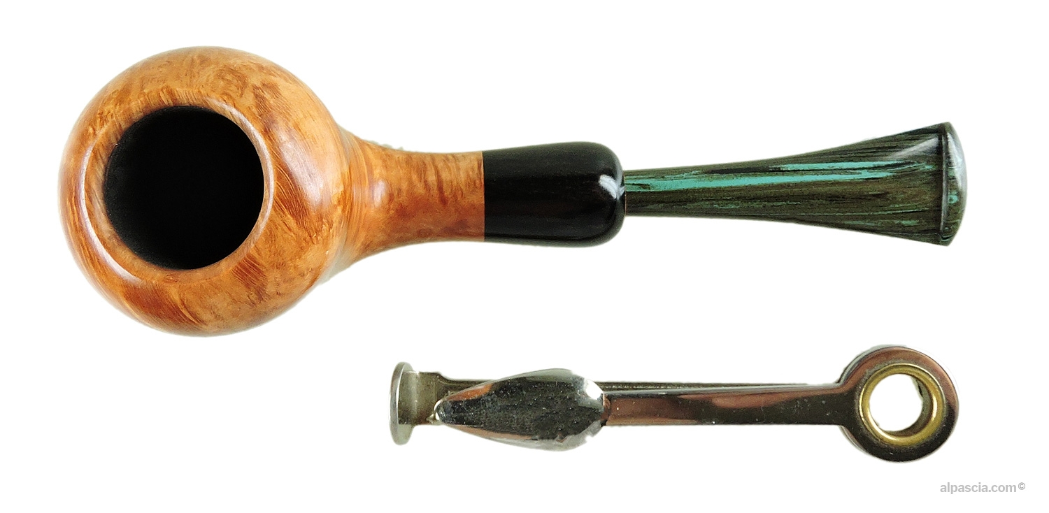 Pirocco Smooth Natural Pipe - Top view looking down at the pristine rim and tobacco chamber