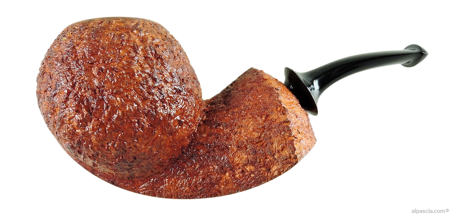 Ganci Bent Pipe - Semi-rusticated profile showing the artistic contrast between smooth and carved surfaces