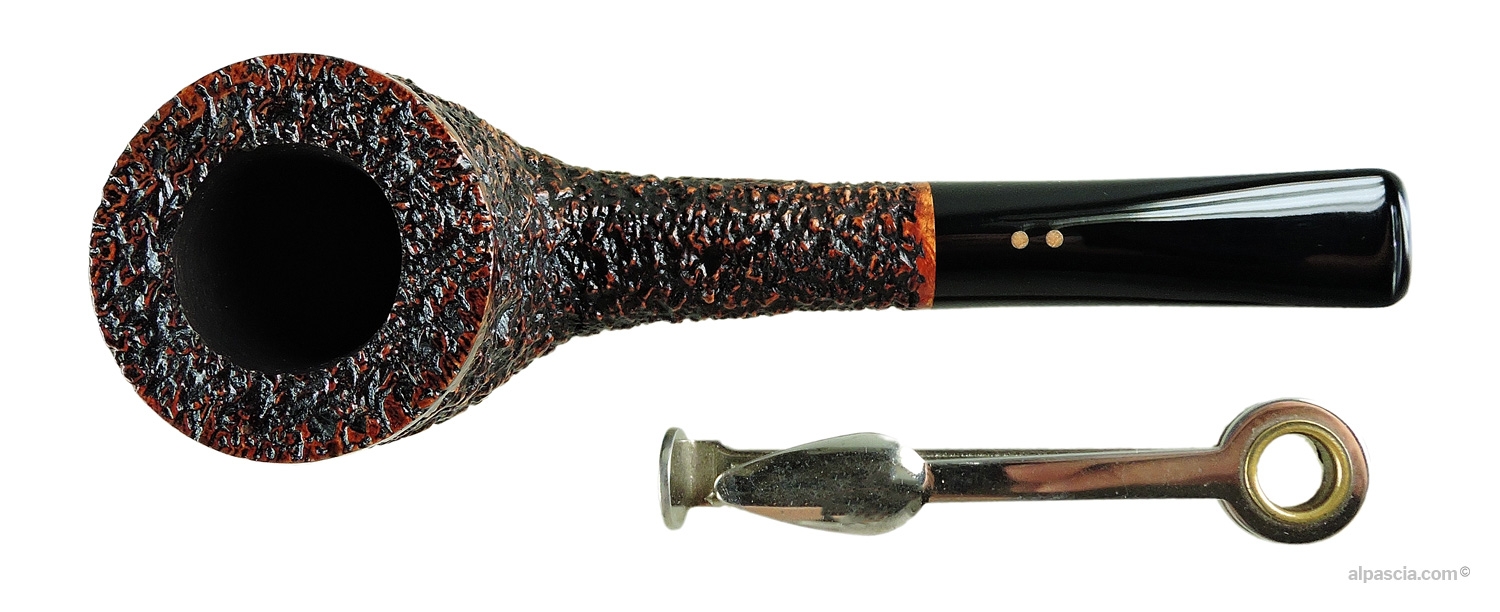 Radice Rind Pipe - Top view looking down at the textured rusticated rim and tobacco chamber