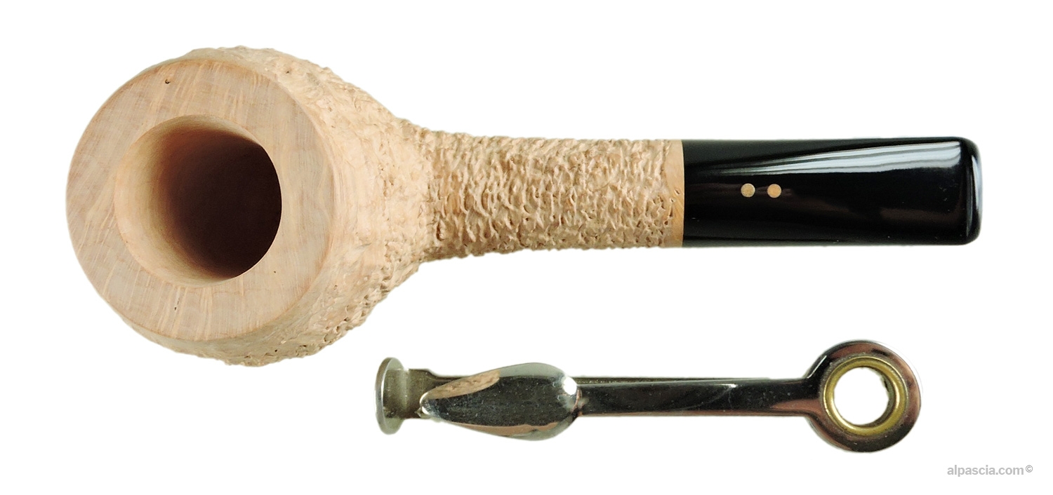 Radice Rind Pure Pipe - Top view looking down at the smooth rim and natural tobacco chamber