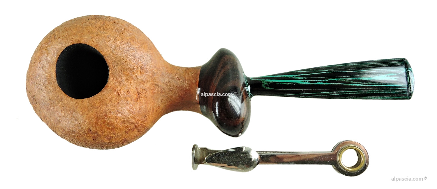 Bisonte Free Form Pipe - Top view looking down at the rugged organic rim and tobacco chamber