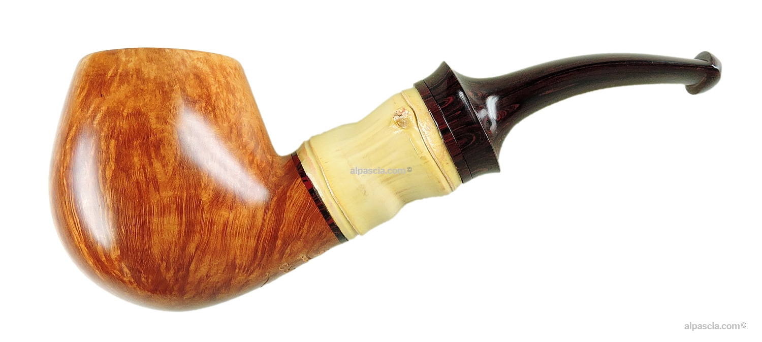 Sauro Smooth Natural Pipe - Bent profile in virgin briar with an elegant handmade natural bamboo shank extension
