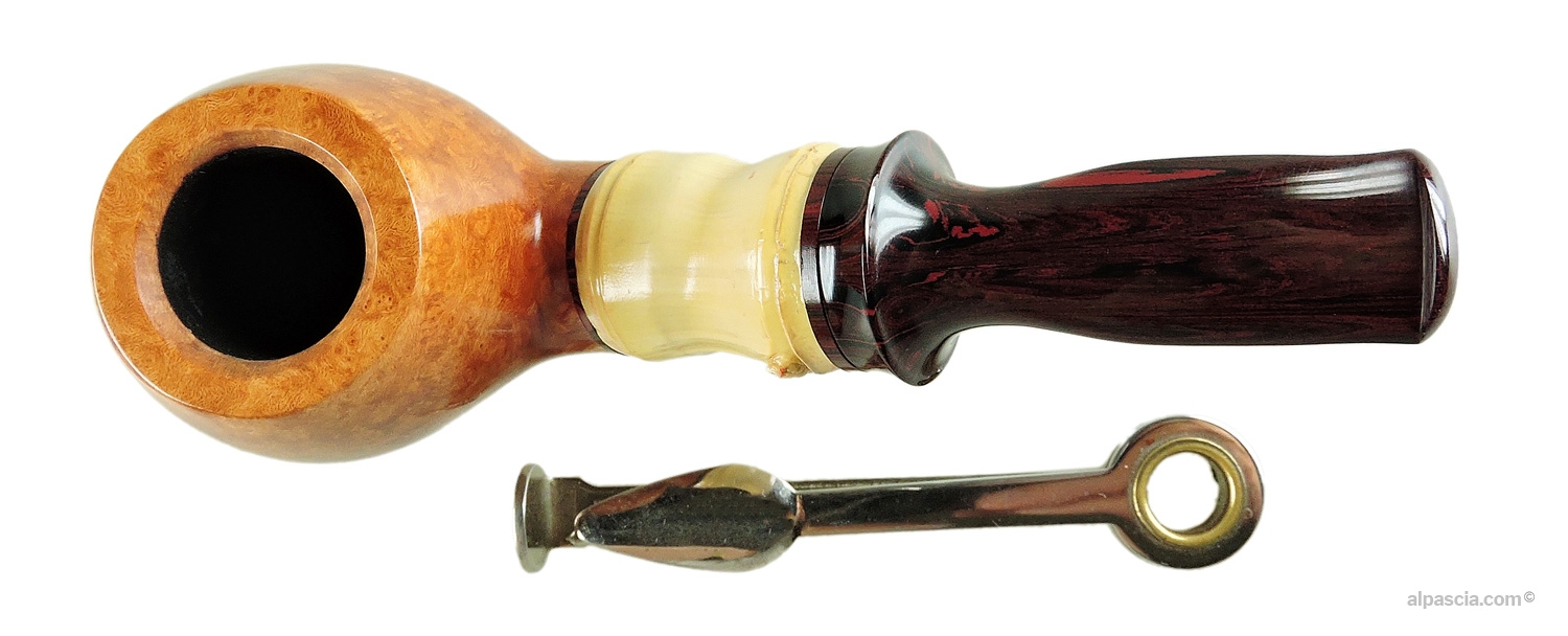 Sauro Smooth Natural Pipe - Top view looking down at the pristine rim and the seamless cumberland joint