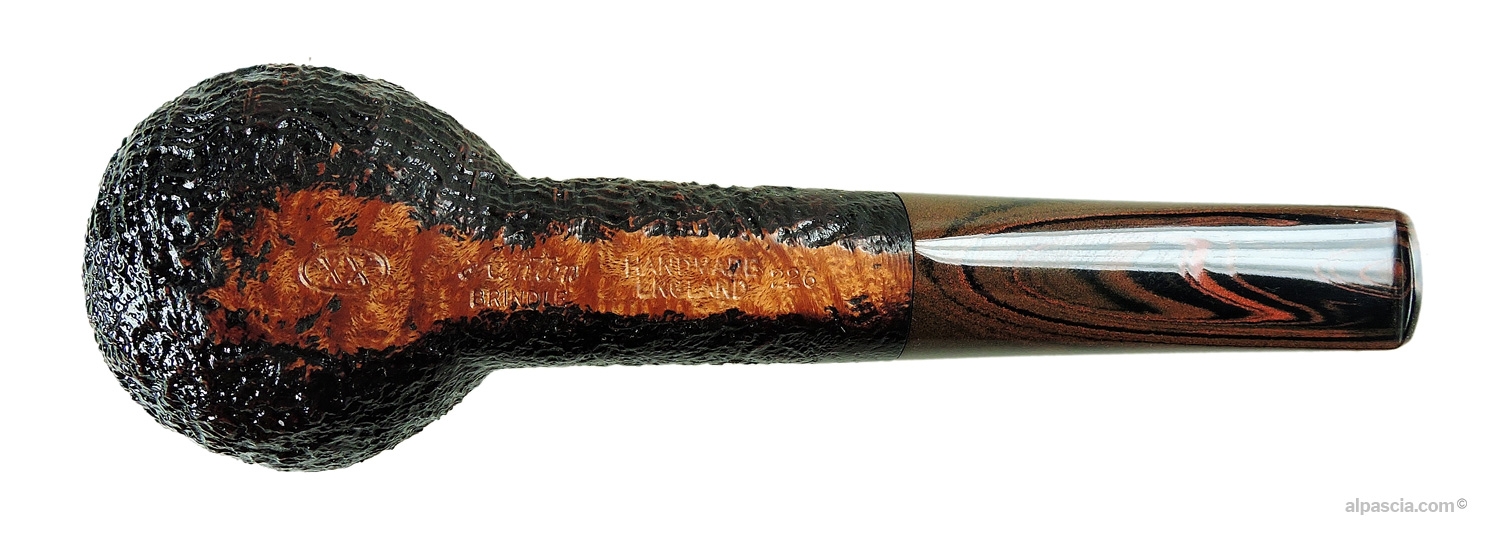 Pipa Ashton Brindle XX - Vista inferiore del cannello con stampigliature Ashton e grading ufficiale XX