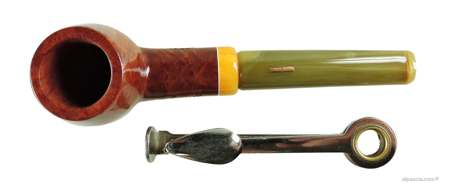 Amorelli 3 Stars Pipe - Top view looking down at the pristine smooth rim and tobacco chamber