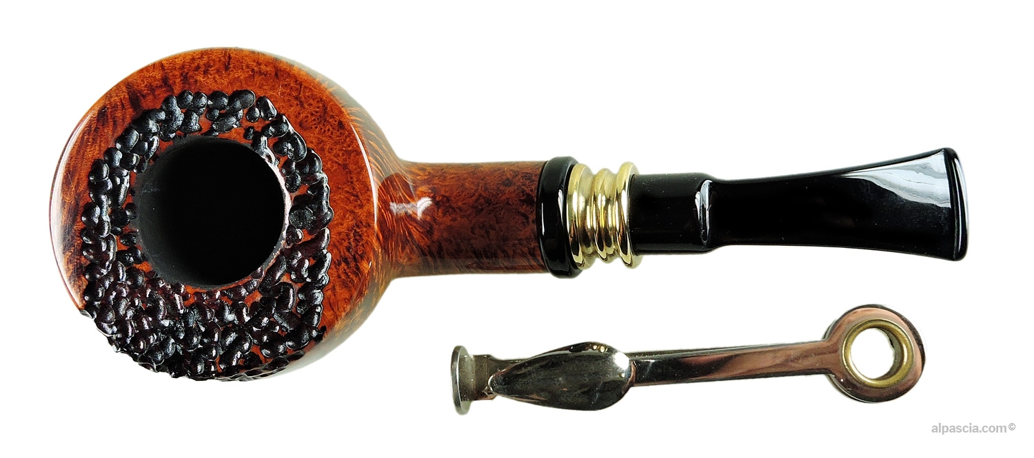 Neerup Classic Gr. 2 Pipe - Top view looking down at the pristine smooth rim and wide tobacco chamber