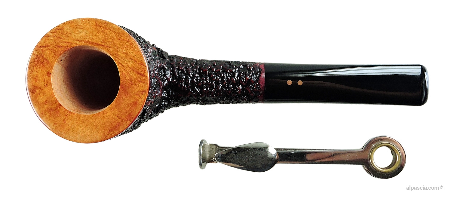 Radice Rind Oil Cured Pipe - Top view looking down at the polished smooth rim and clean tobacco chamber