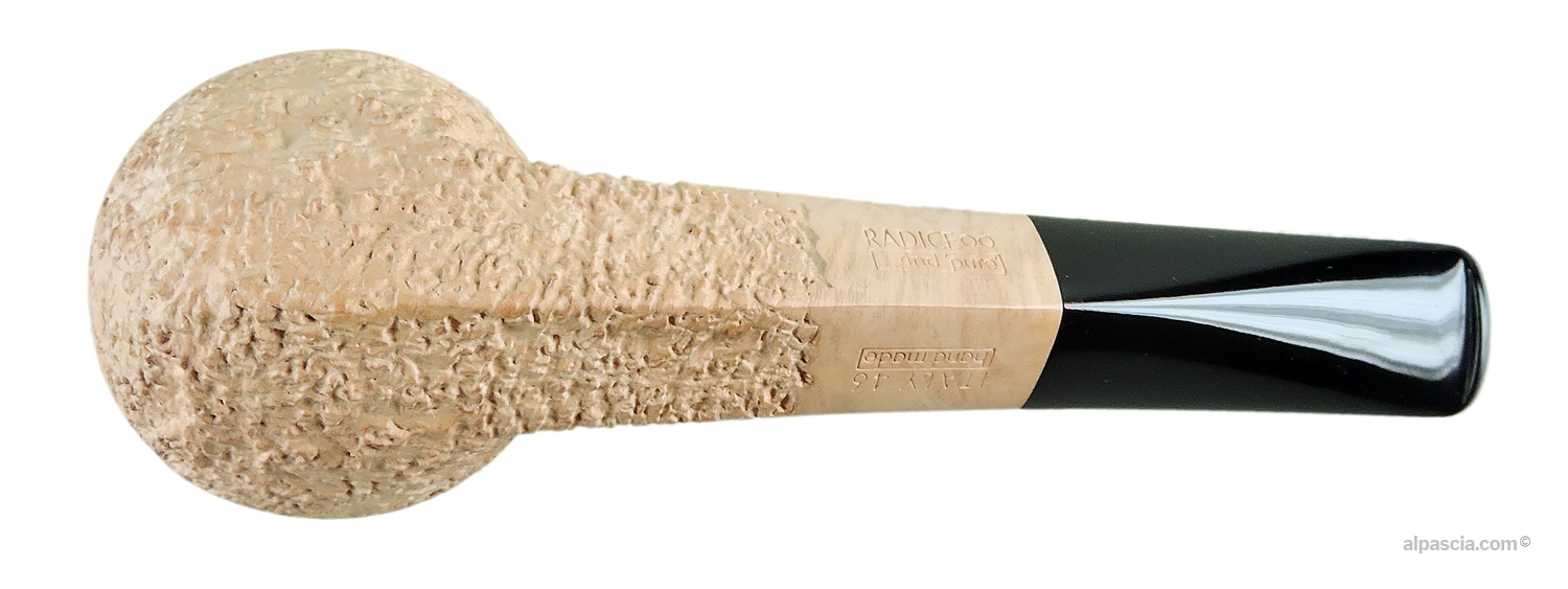 Pipa Radice Rind Pure - Vista inferiore del cannello romboidale con le punzonature ufficiali Radice