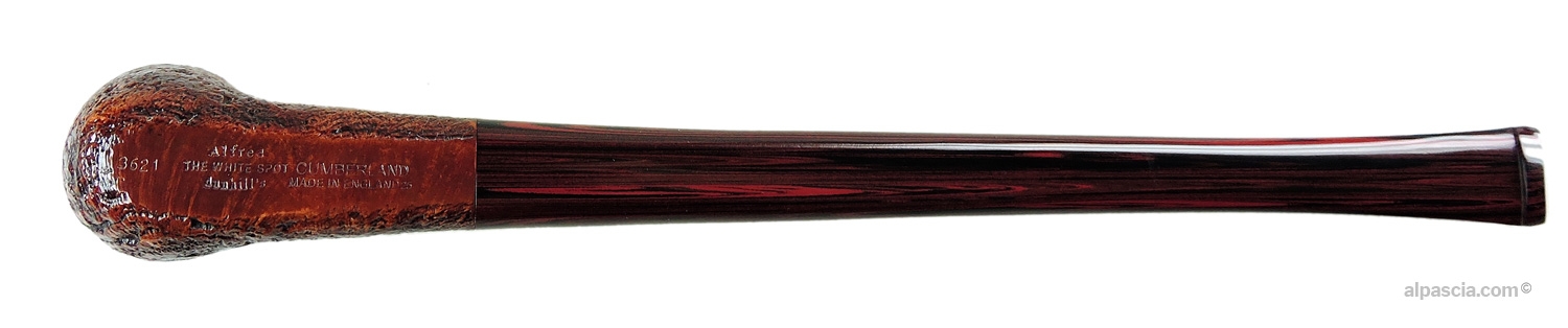 Pipa Dunhill Churchwarden Cumberland - Vista inferiore del cannello corto con il numero di shape 3621 e marchi Dunhill