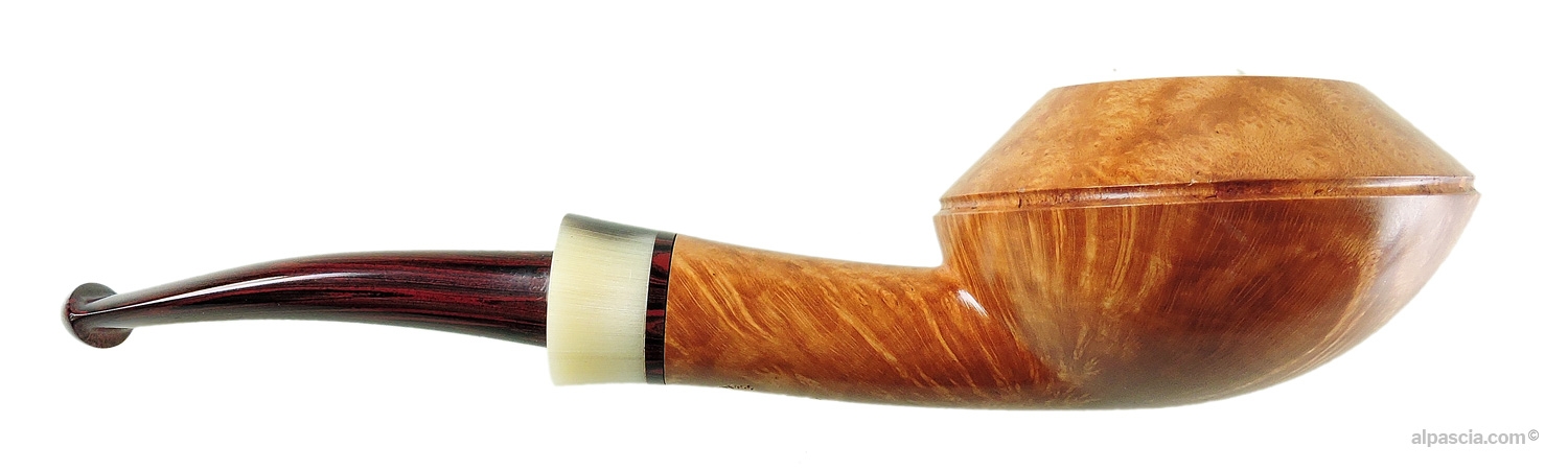 Alinetu Rhodesian Pipe - Right side view highlighting the clean wood grain and the single aesthetic groove line
