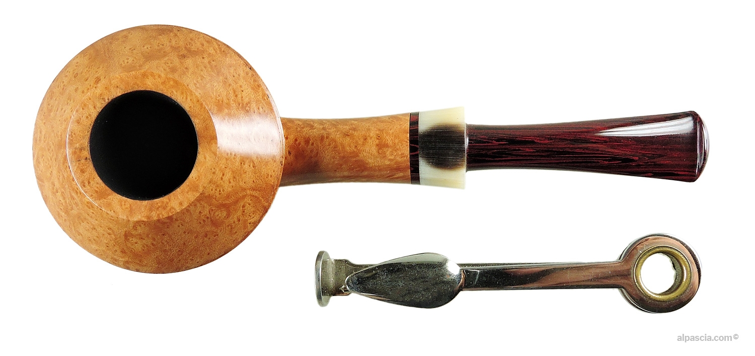 Alinetu Rhodesian Pipe - Top view looking down at the wide smooth rim and clean tobacco chamber