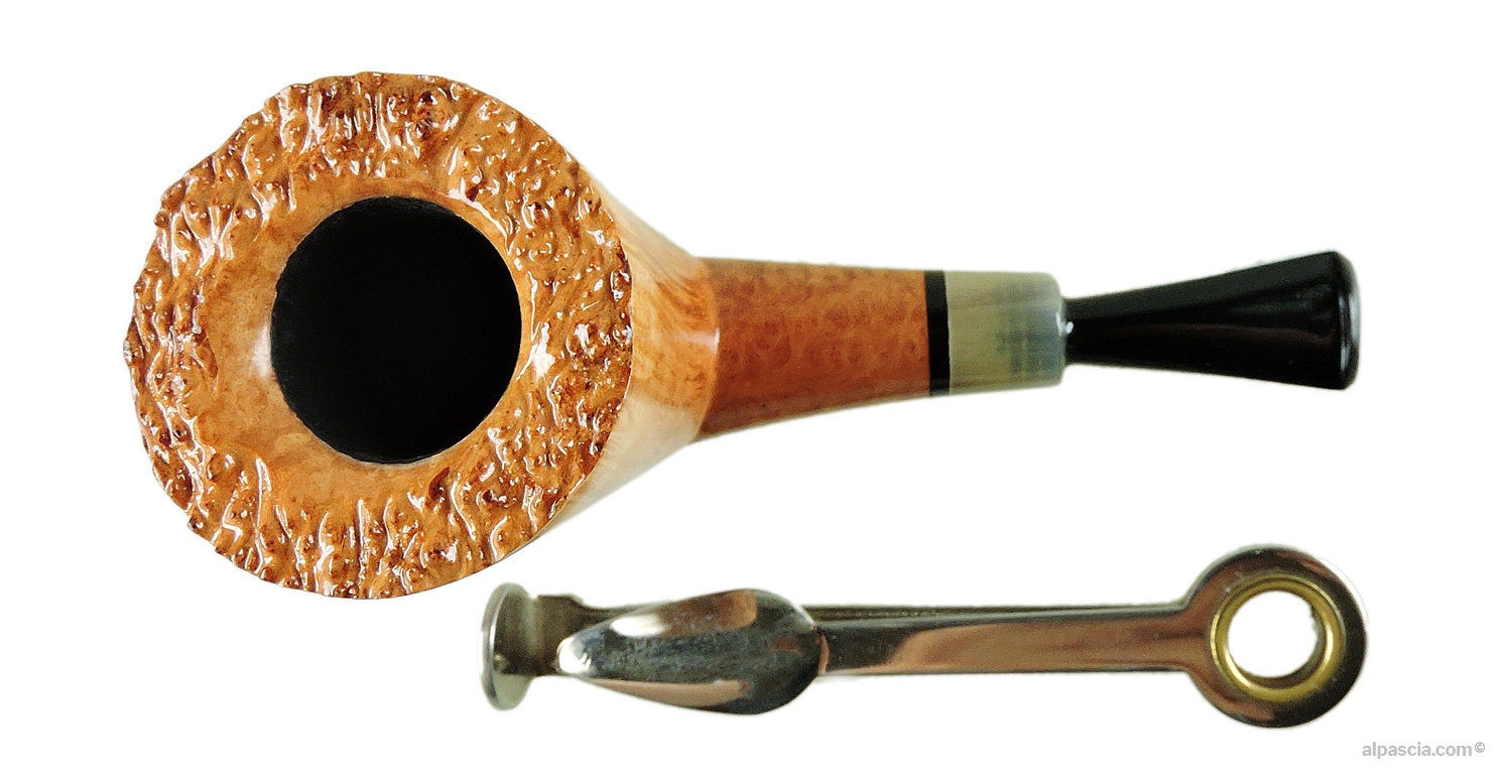 Francesco Ganci Nosewarmer Pipe - Top view looking down at the rugged, plateau bark top and clean tobacco chamber