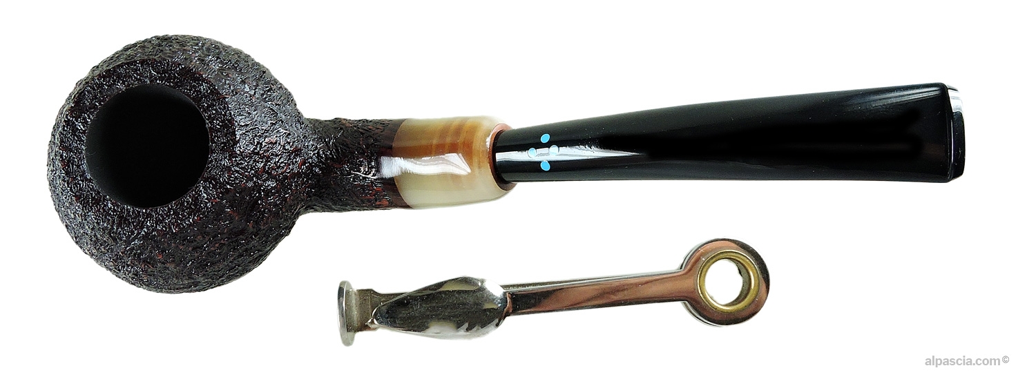 Sasieni 4 Dot Walnut Ruff Pipe - Top view looking down at the sandblasted rim and clean tobacco chamber