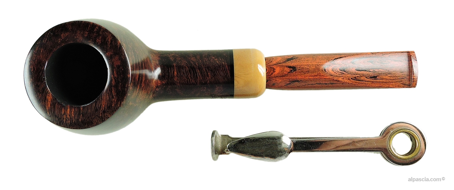 Leo Borgart Vintage Pipe - Top view looking down at the wide flat rim and generous tobacco chamber