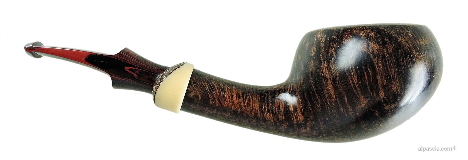Pipa Leo Borgart Freehand - Vista destra che mostra la pancia schiacciata del vaso e la venatura densa
