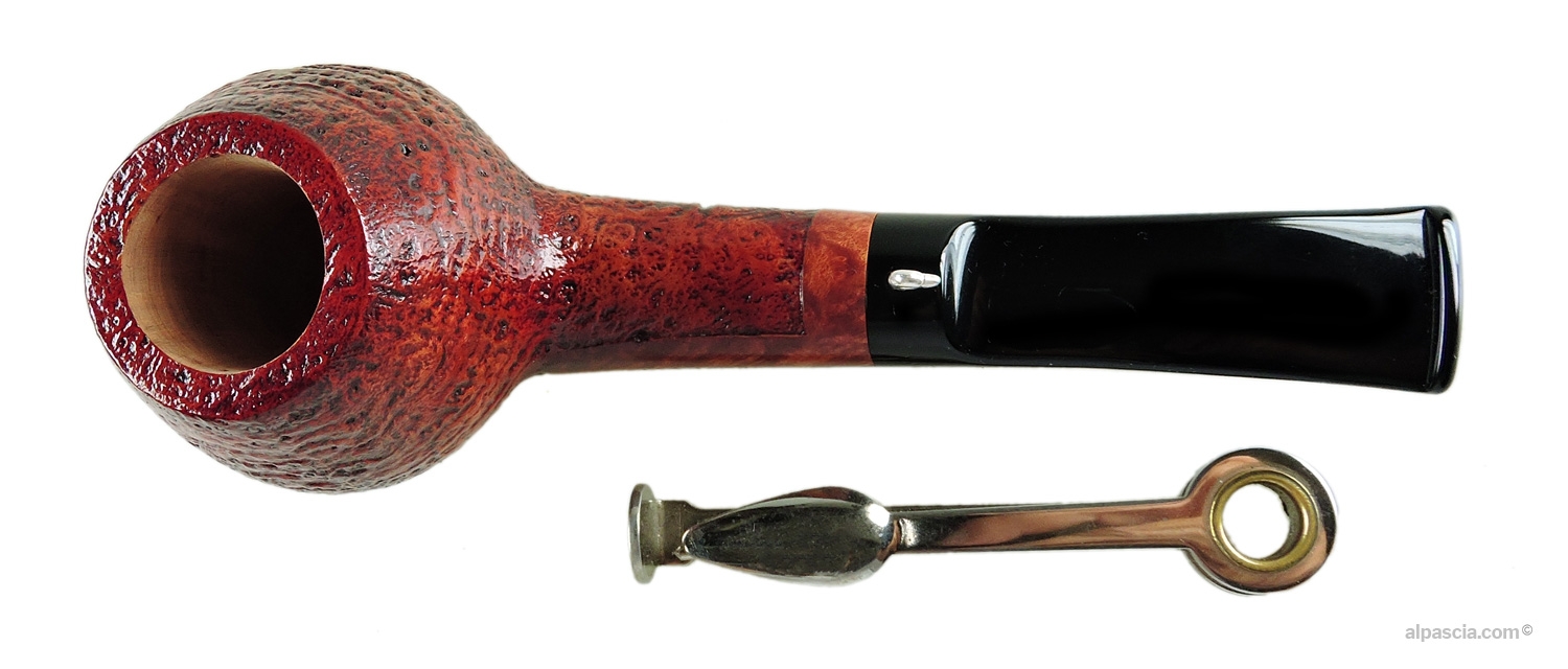 L'Anatra Gigante Pipe - Top view looking down at the rugged textured rim and massive tobacco chamber