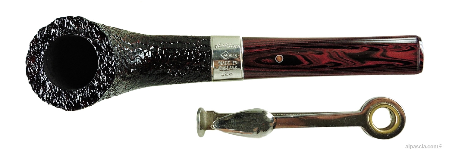 Ashton Brindle XX Pipe - Top view looking down at the angled, flared rim and tobacco chamber