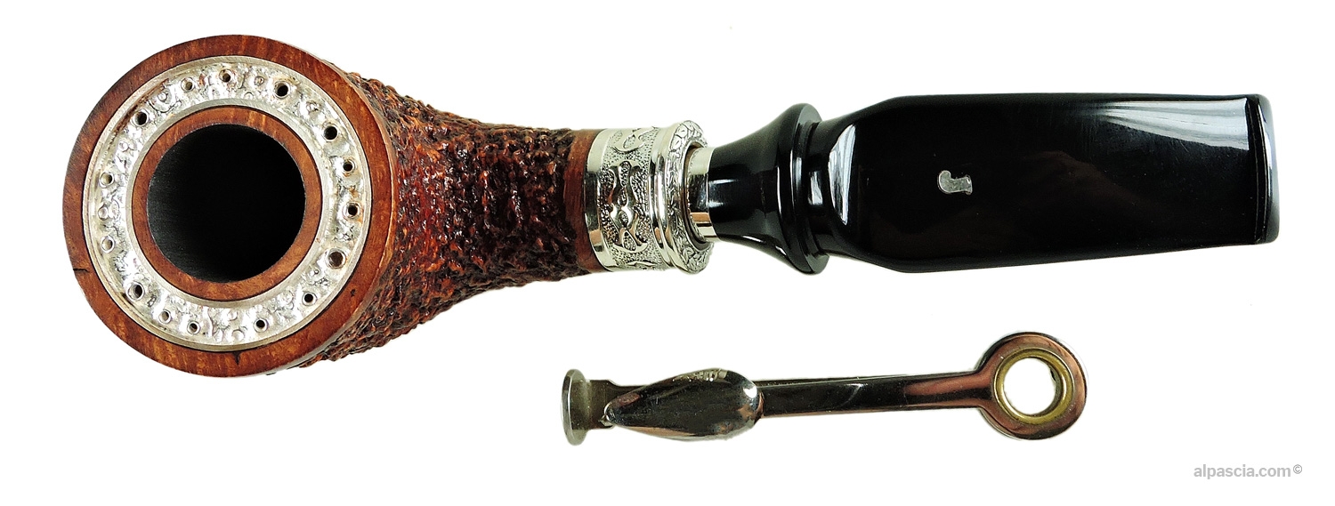Ser Jacopo Delecta Leonardo E Pipe - Top view looking down at the flared smooth rim and deep tobacco chamber