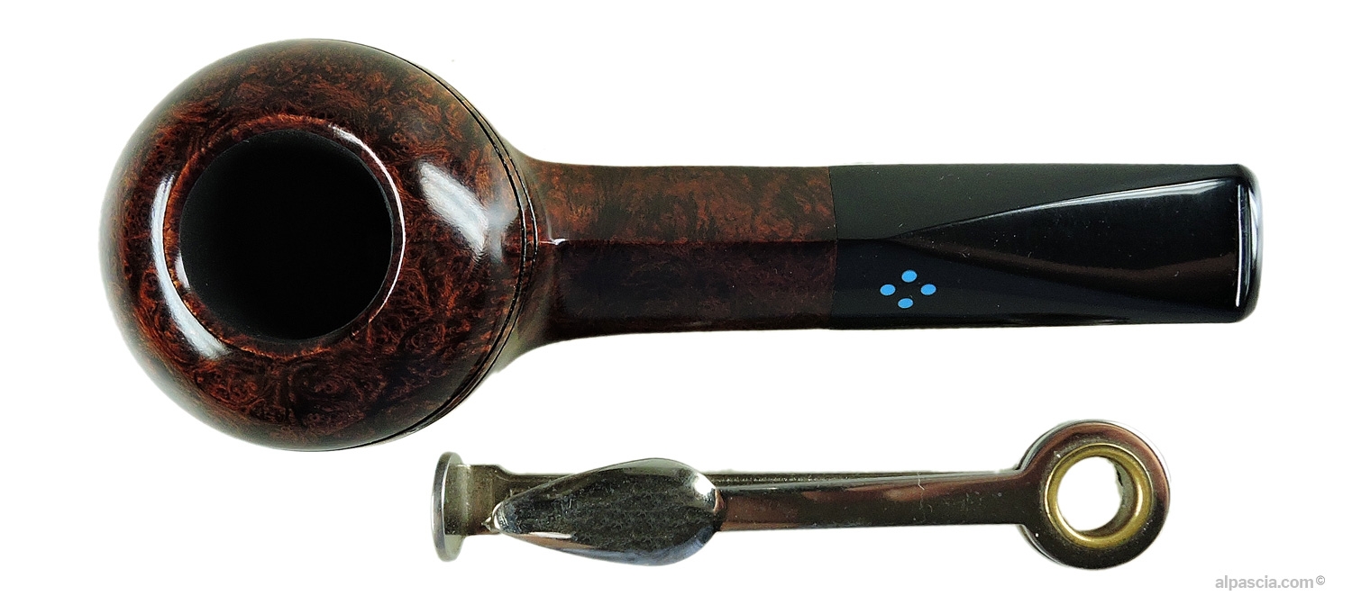 Sasieni 4 Dot Walnut Root Pipe - Top view looking down at the smooth rim and clean chamber