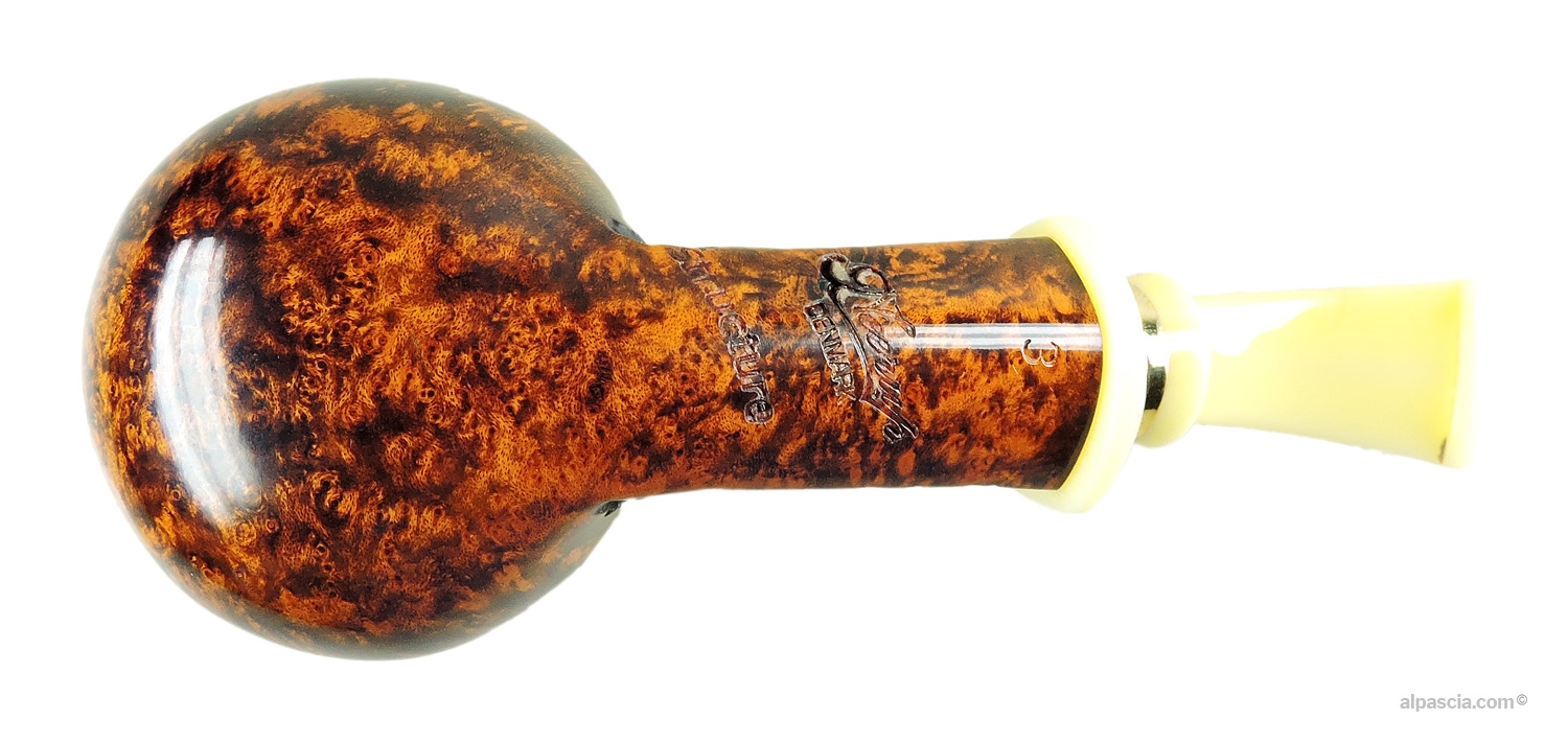 Neerup Structure Gr. 3 Pipe - Bottom view displaying the authentic Neerup Structure Gr. 3 stamping