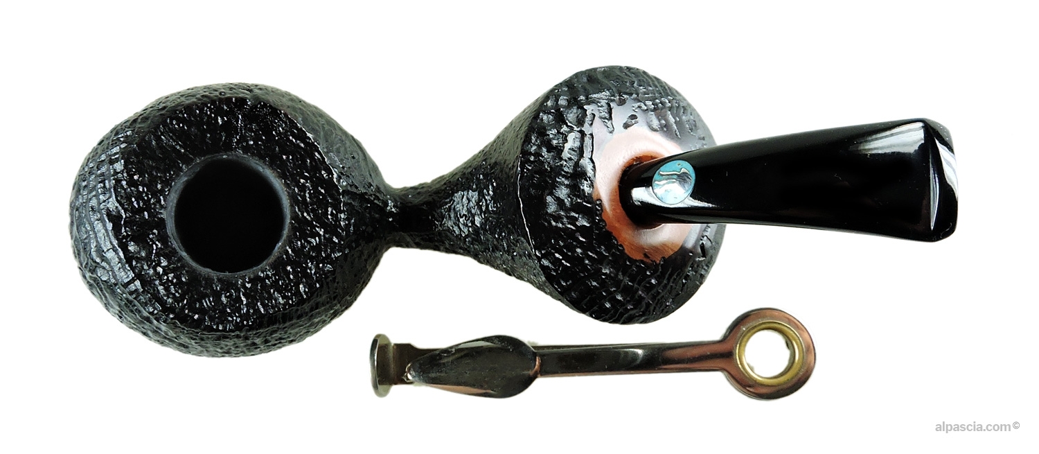 Valbruna 1 Medusa Calypso Pipe - Top view looking down at the bowl rim and tobacco chamber