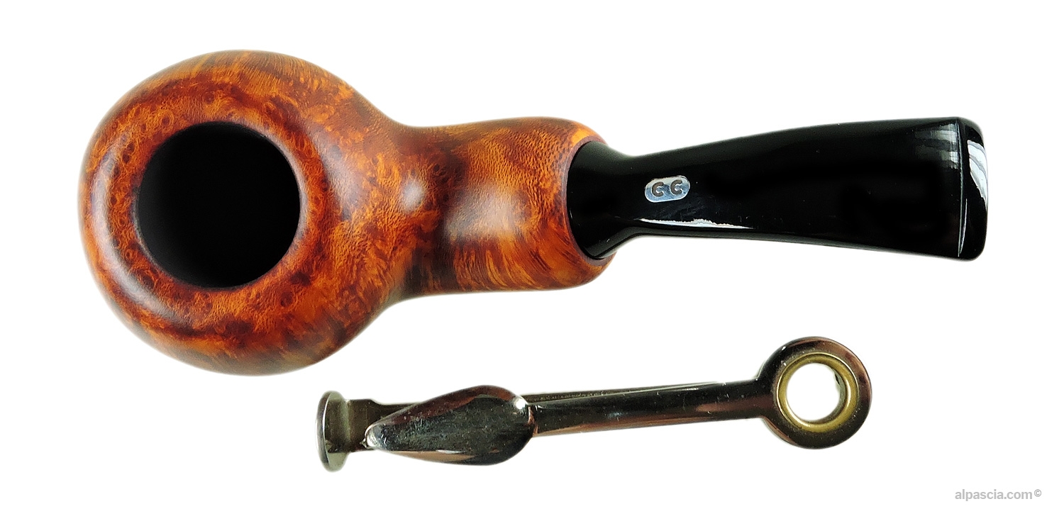 Chacom Reverse Calabash 691 Pipe - Top view looking down at the smooth bowl rim and tobacco chamber
