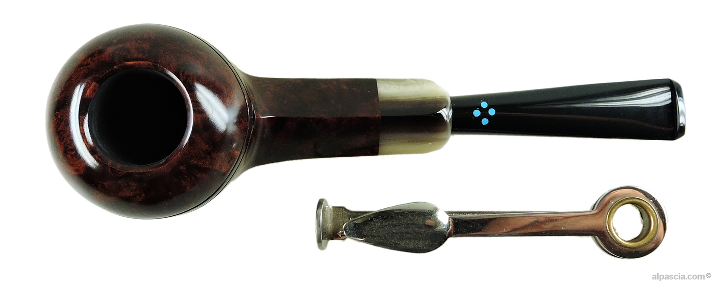 Sasieni 4 Dot Walnut Pipe - Top view looking down at the smooth bowl rim and tobacco chamber