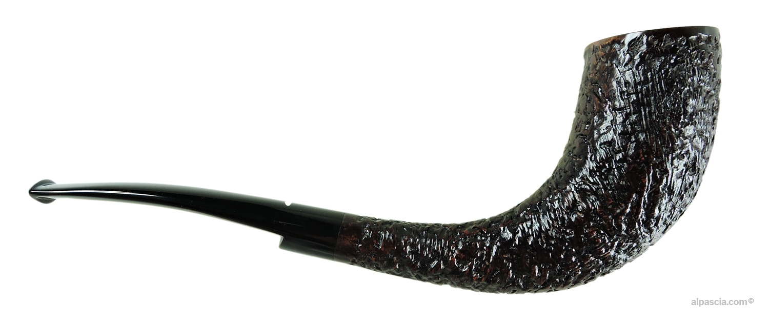 Caminetto Pipe - Right side view highlighting the contrast between smooth briar grain and rusticating