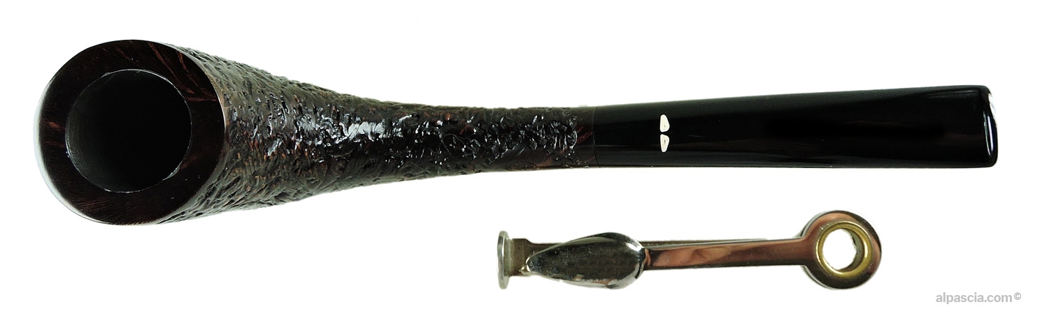 Caminetto Pipe - Top view looking down at the smooth rim top and tobacco chamber