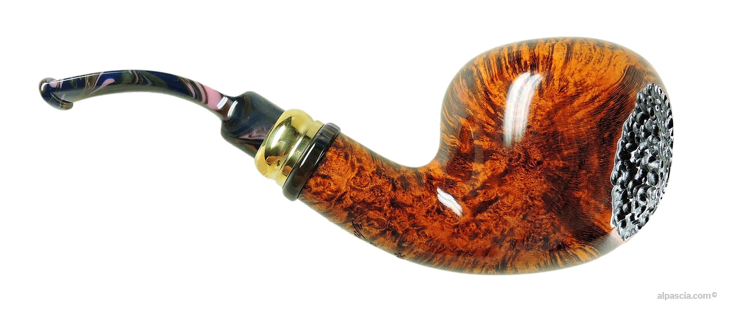 Neerup Classic Gr. 2 Pipe - Right side view highlighting the smooth and carved briar contrast