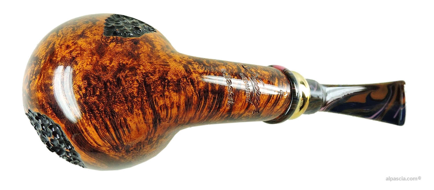 Neerup Classic Gr. 2 Pipe - Bottom view displaying authentic Neerup Classic stamps