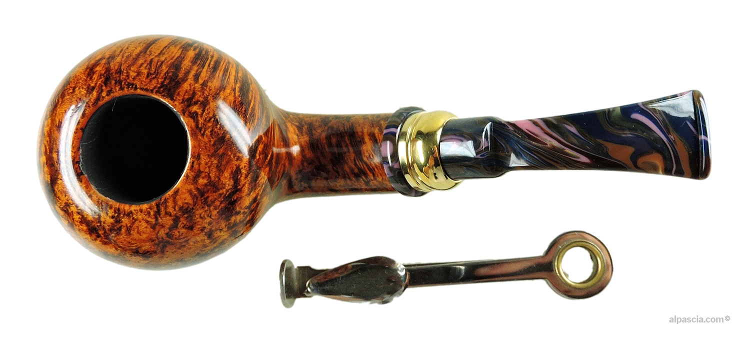 Neerup Classic Gr. 2 Pipe - Top view looking down at the smooth rim top and tobacco chamber