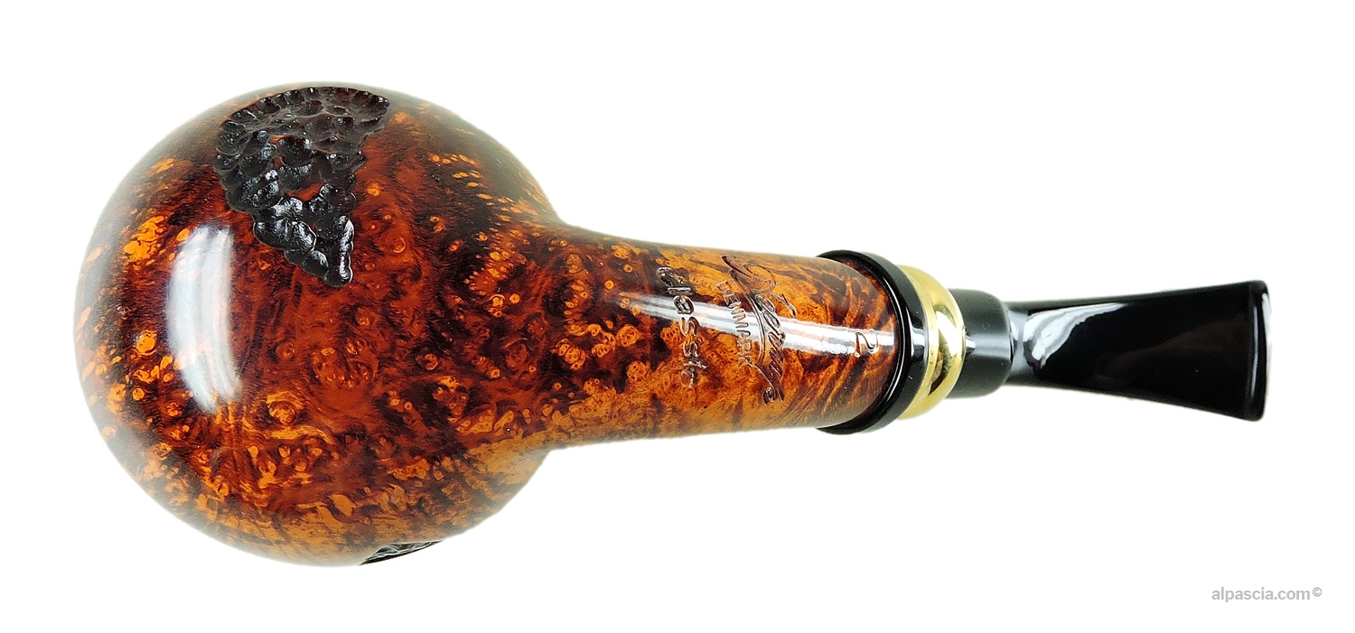 Neerup Classic Gr. 2 Pipe - Bottom view displaying authentic Neerup Classic stamps