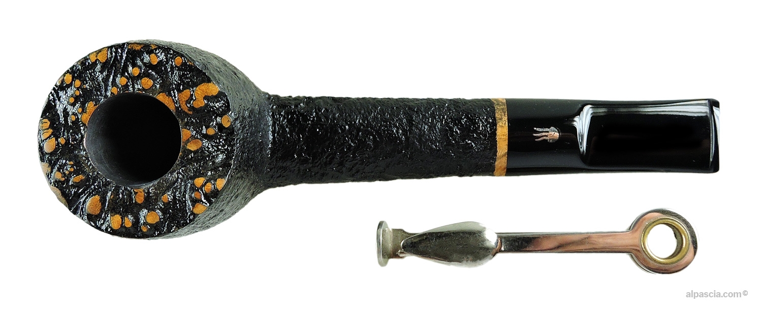 Valbruna Sandblasted 2 Jellyfish Pipe - Top view looking down at the raw bark top rim and chamber