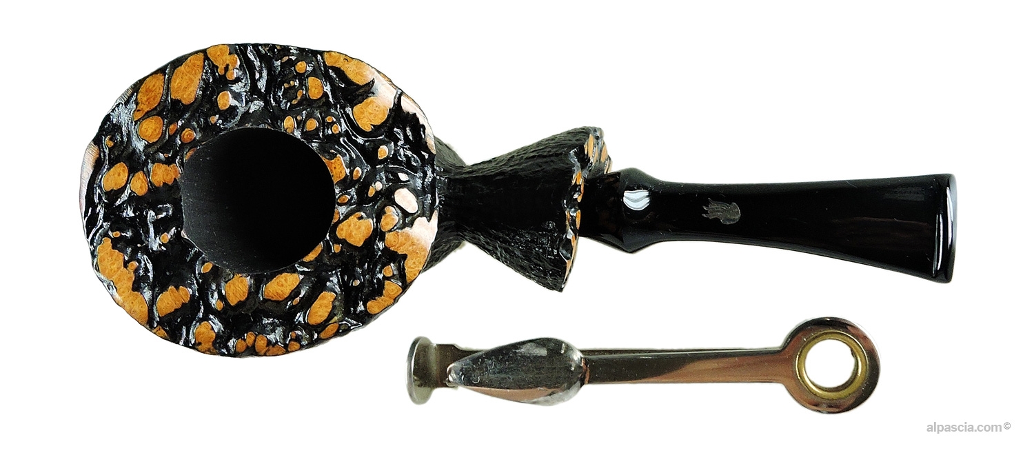 Valbruna Sandblasted 1 Jellyfish Pipe - Top view looking down at the bowl rim and tobacco chamber