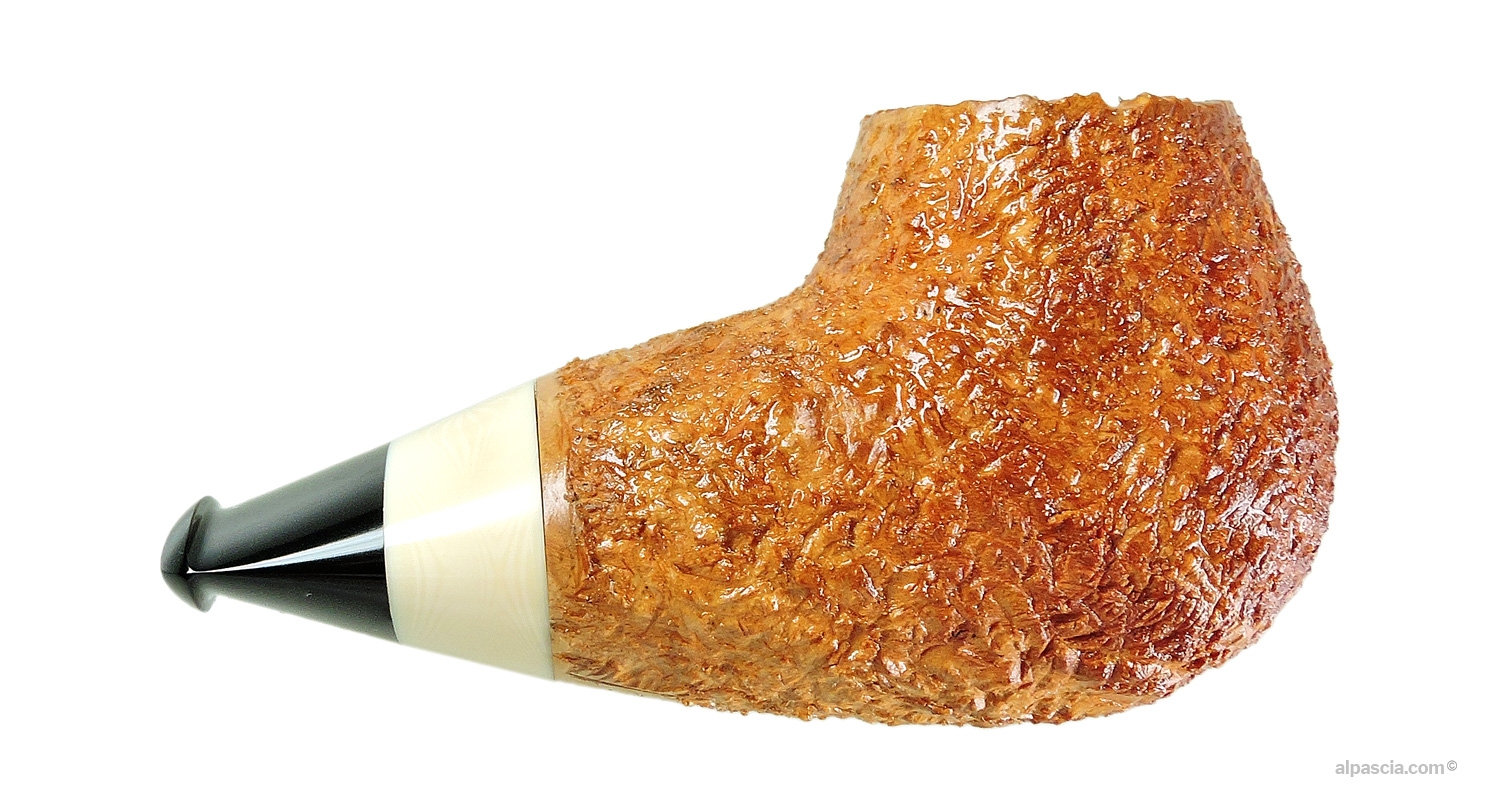 Pipa Ganci Isetta Rusticata - Vista destra che risalta la lavorazione rusticata tridimensionale