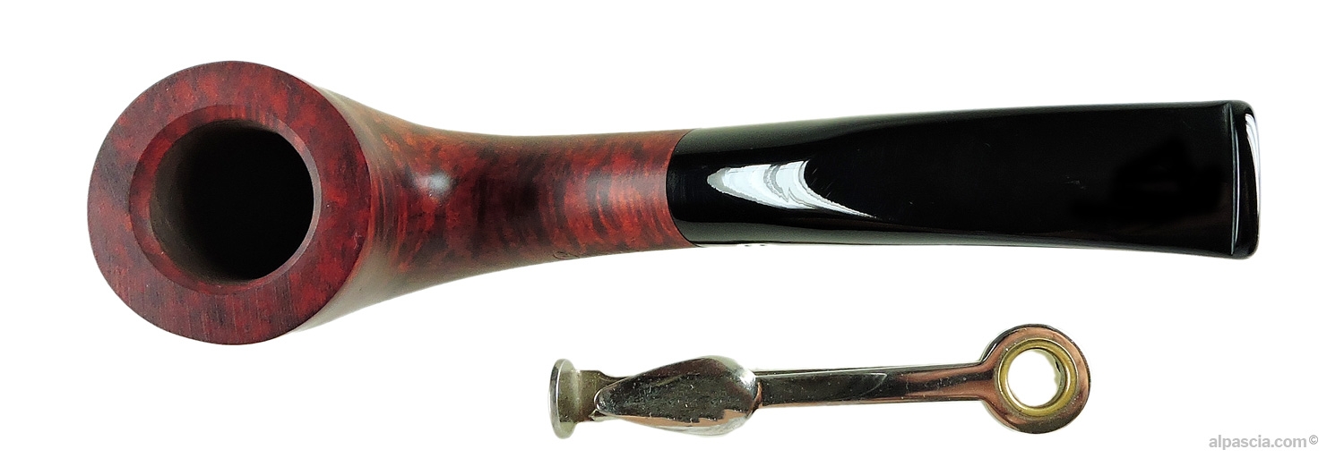Chacom Bayard 863 Pipe - Top view looking down at the smooth rim and open tobacco chamber
