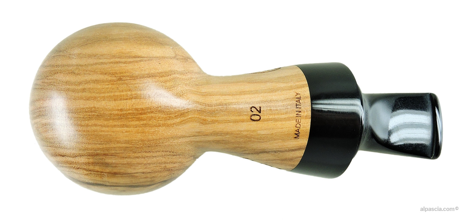Pipa Al Pascià Curvy Olive Wood 02 - Vista inferiore del fusto con il marchio ufficiale Al Pascià Curvy