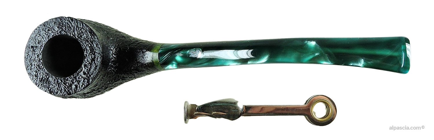Valbruna 1 Jellyfish Pipe - Top-down view looking into the hand-carved rim and open tobacco chamber
