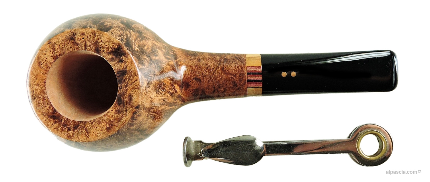 Radice Radice Apple Pipe - Top view looking down into the clean smooth rim and tobacco chamber