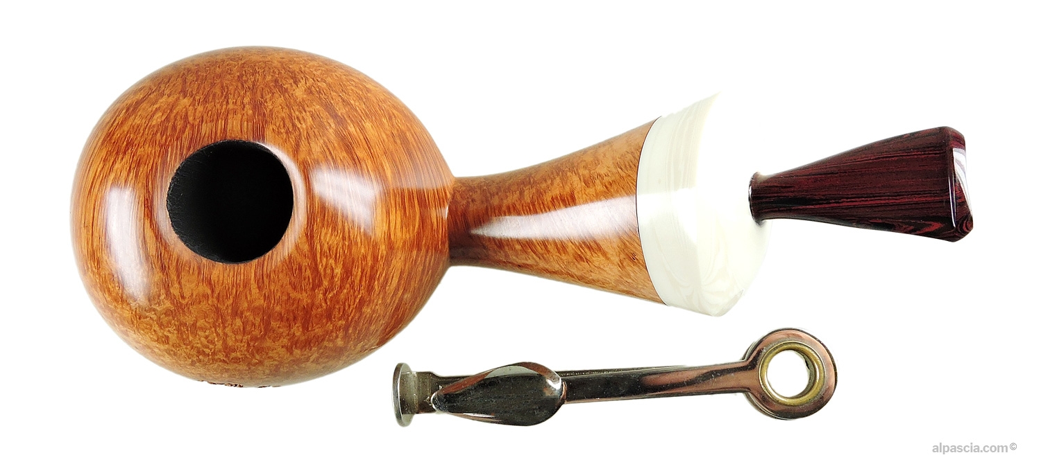 Ganci Collection Tomato Pipe - Top-down view looking into the smooth rounded rim and tobacco chamber