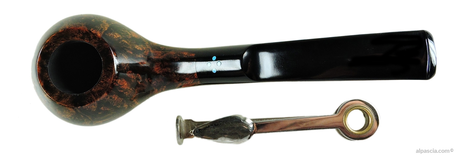 Sasieni 4 Dot Walnut Root Pipe - Top-down view looking into the smooth bowl rim and open tobacco chamber