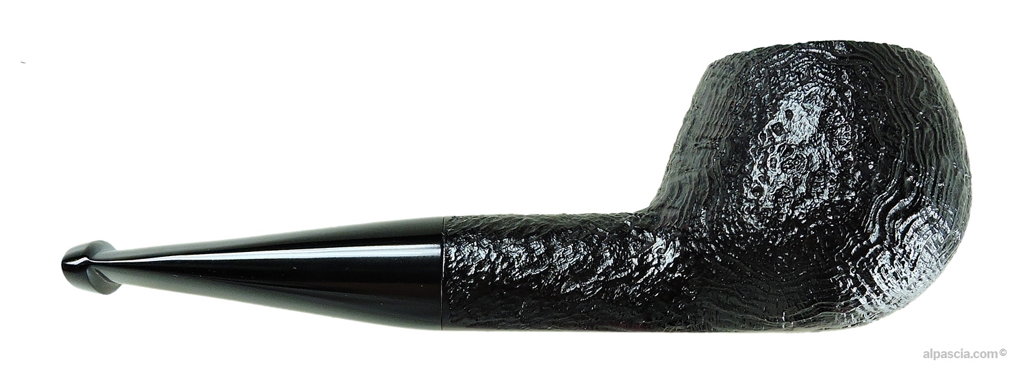 Pipa Dunhill Shell Briar Stubby 4107F Gruppo 4 - Vista destra che risalta le proporzioni compatte e la sabbiatura