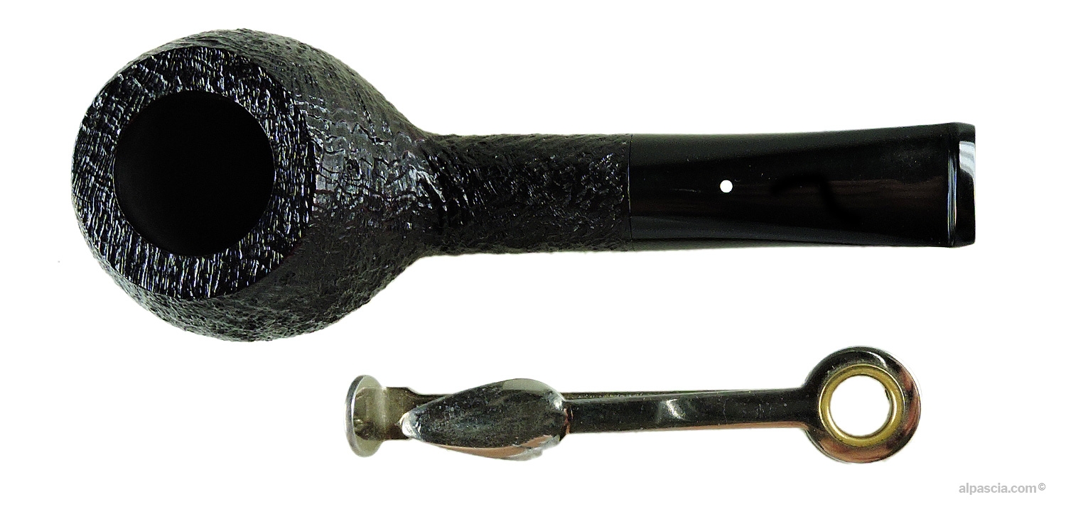 Pipa Dunhill Shell Briar Stubby 4107F Gruppo 4 - Inquadratura dall'alto del fornello e della sede per filtro 9mm