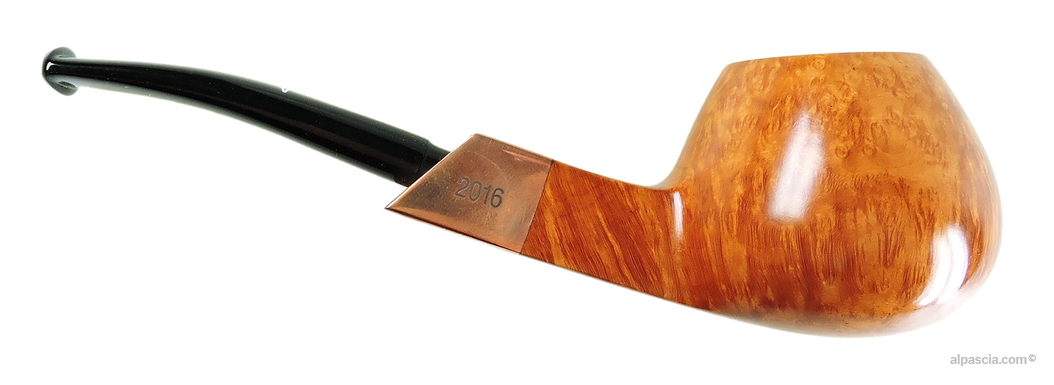 Pipa Caminetto Event Natural 2016 - Vista destra che risalta la fiammatura naturale e la forma conica del vaso