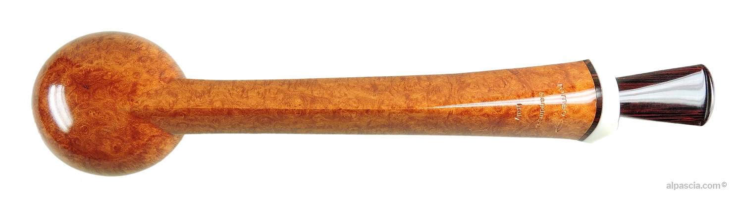 Pipa Mimmo Romeo Forma Libera Liscia - Vista inferiore del cannello con punzonatura ufficiale del pipemaker Mimmo Romeo