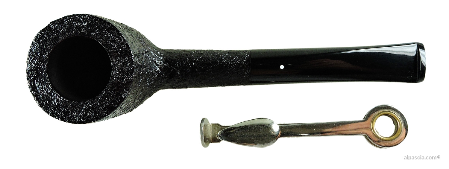 Dunhill The White Spot Ring Grain 5406 Pipe - Top-down view looking into the wide open tobacco chamber