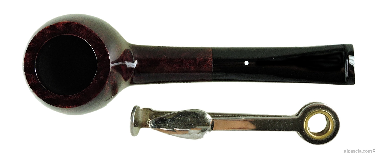 Dunhill Bruyere 2101 Group 2 Pipe - Top-down view looking into the clean smooth rim and open tobacco chamber