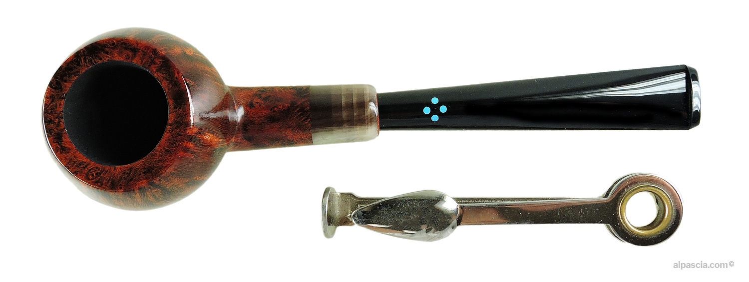 Sasieni 4 Dot Walnut Root Pipe - Top-down view looking into the clean smooth rim and open tobacco chamber