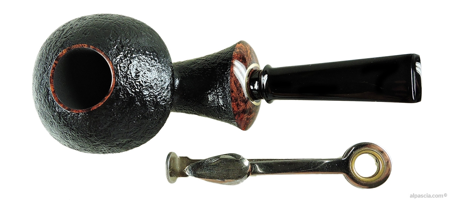 Ken Dederichs Freehand Pipe - Top-down view looking into the organic rim and open tobacco chamber